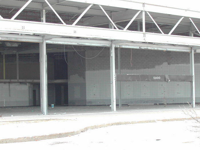 Showcase Cinemas Grand Rapids - 2002 Photo (newer photo)